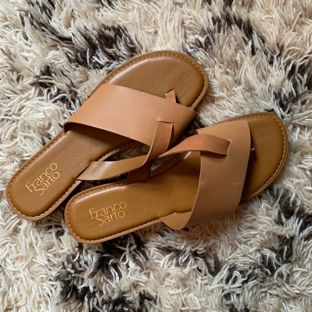 Leather flip flop sandals